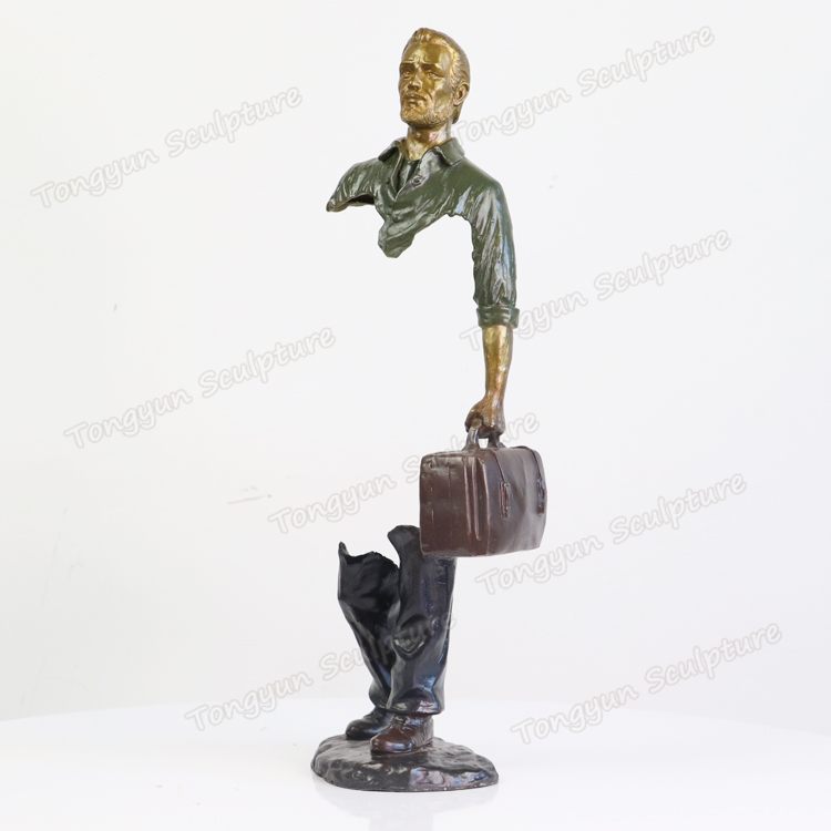 厂家直销纯铜现代艺术风格西方人物雕塑铸铜镂空旅行者摆件铜工艺品