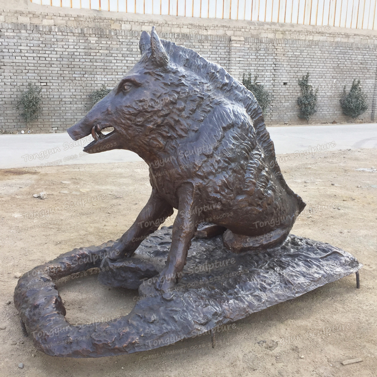 铸铜厂家定制纯铜户外大型动物雕塑野猪雕塑