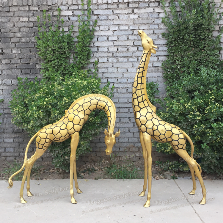 铸铜厂定制纯铜户外长颈鹿雕塑观赏鹿雕塑动物雕塑