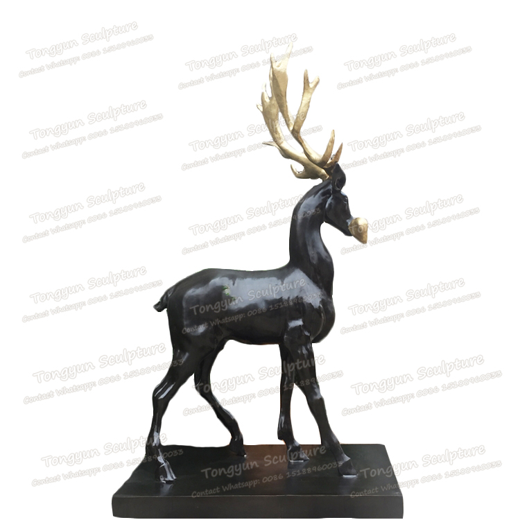 厂家定制纯铜户外真实比例铜鹿雕塑灵芝鹿动物雕塑