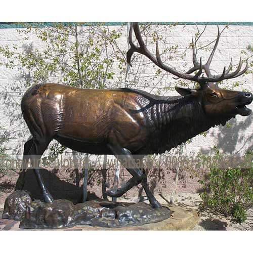 实物大小的铜鹿雕塑公园装饰