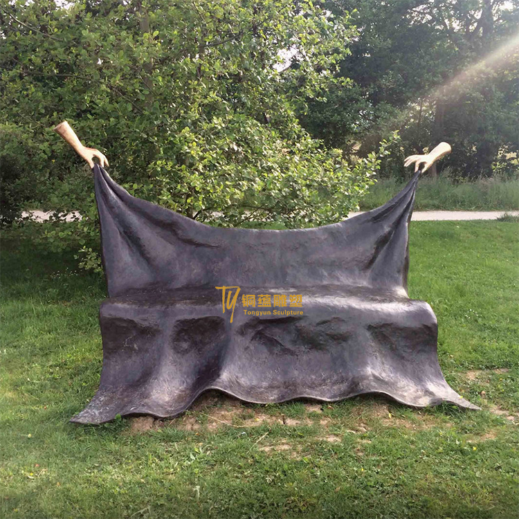 Famous Outdoor Garden Decor Abstract Bronze Blanket Sculpture Statue