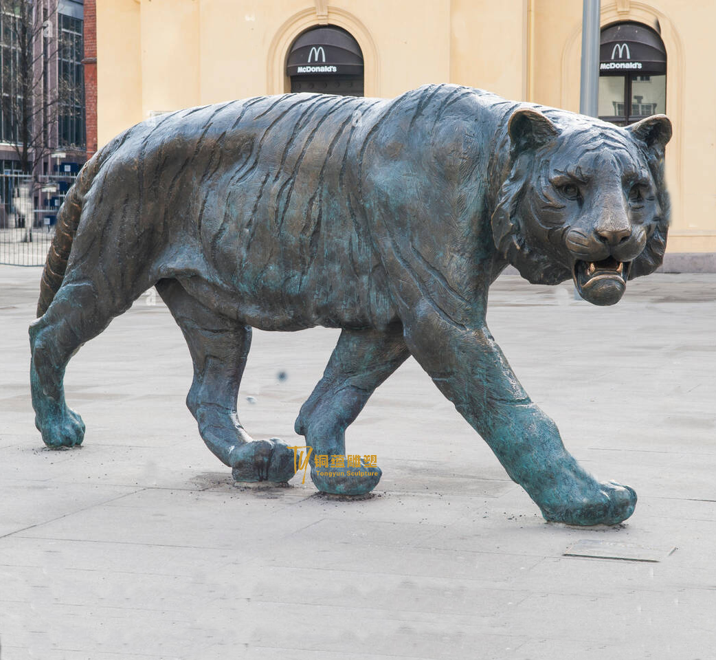 Outdoor Park Decorative Metal Crafts Animal Sculpture Large Bronze Wild Tiger Statue